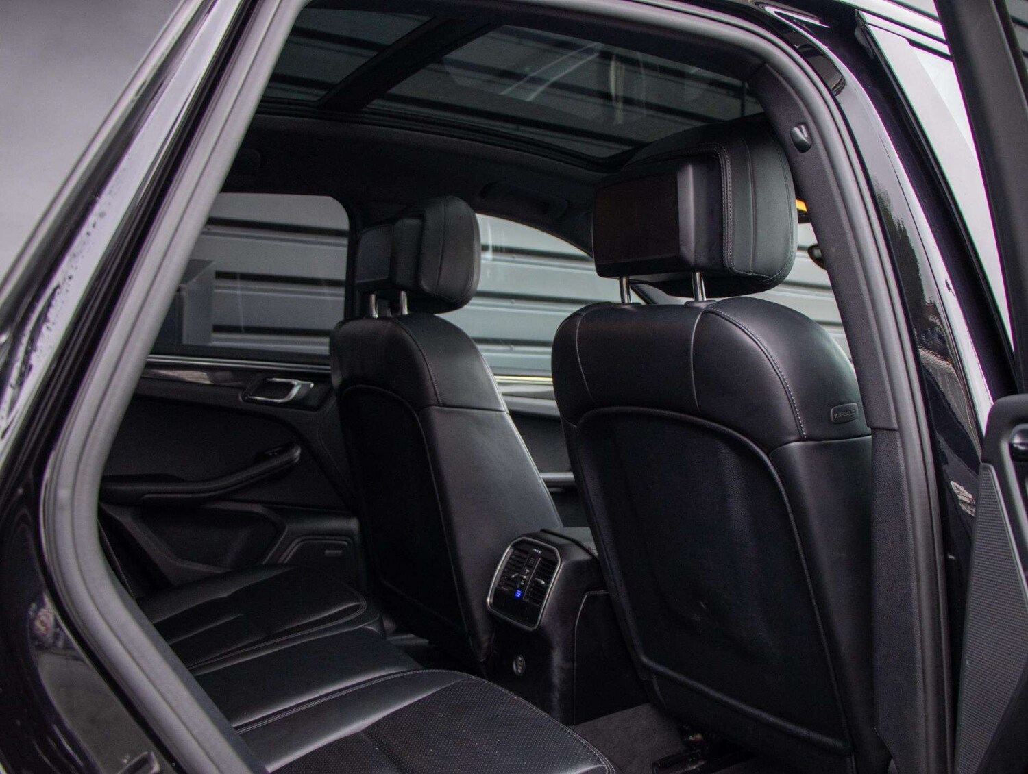 Used Porsche Macan 2018 for sale - 77429131: Photo 24