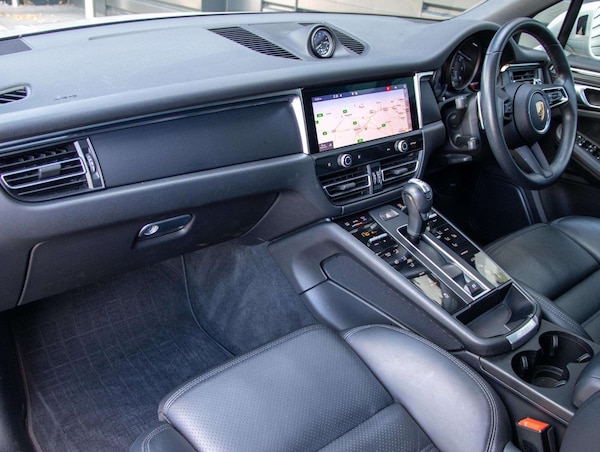 Used Porsche Macan 2023 for sale - 76286243: Photo 10