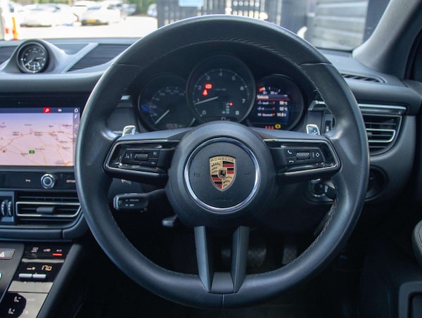 Used Porsche Macan 2023 for sale - 76286243: Photo 14