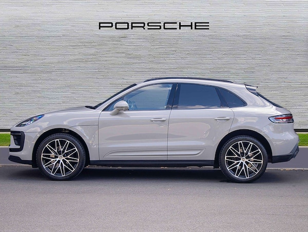 Used Porsche Macan 2023 for sale - 76286243: Photo 2