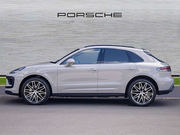 Used Porsche Macan 2023 for sale - 76286243: Photo 2