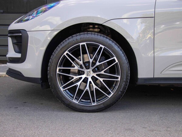 Used Porsche Macan 2023 for sale - 76286243: Photo 4