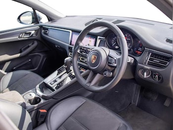 Used Porsche Macan 2023 for sale - 75626035: Photo