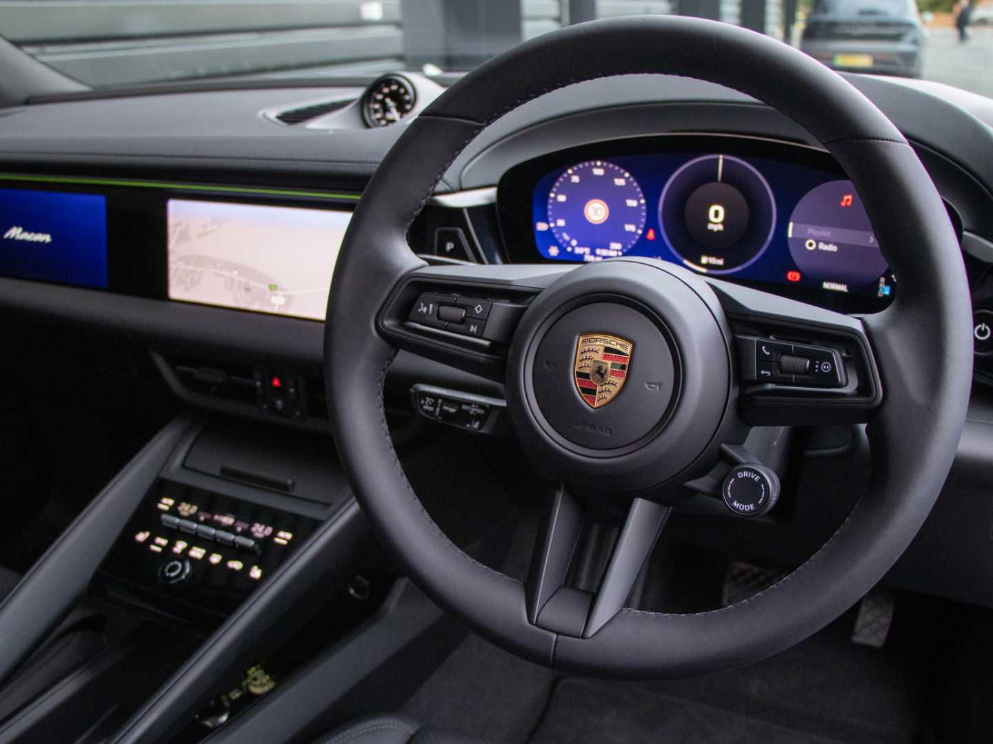 Used Porsche Macan 2024 for sale - 77018836: Photo 9