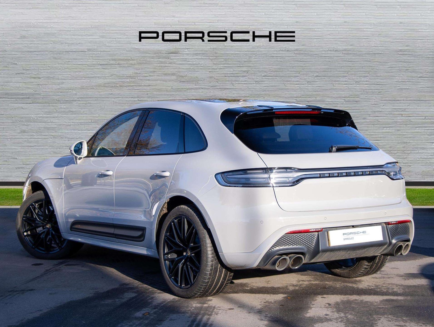 Used Porsche Macan 2023 for sale - 77000133: Photo 2