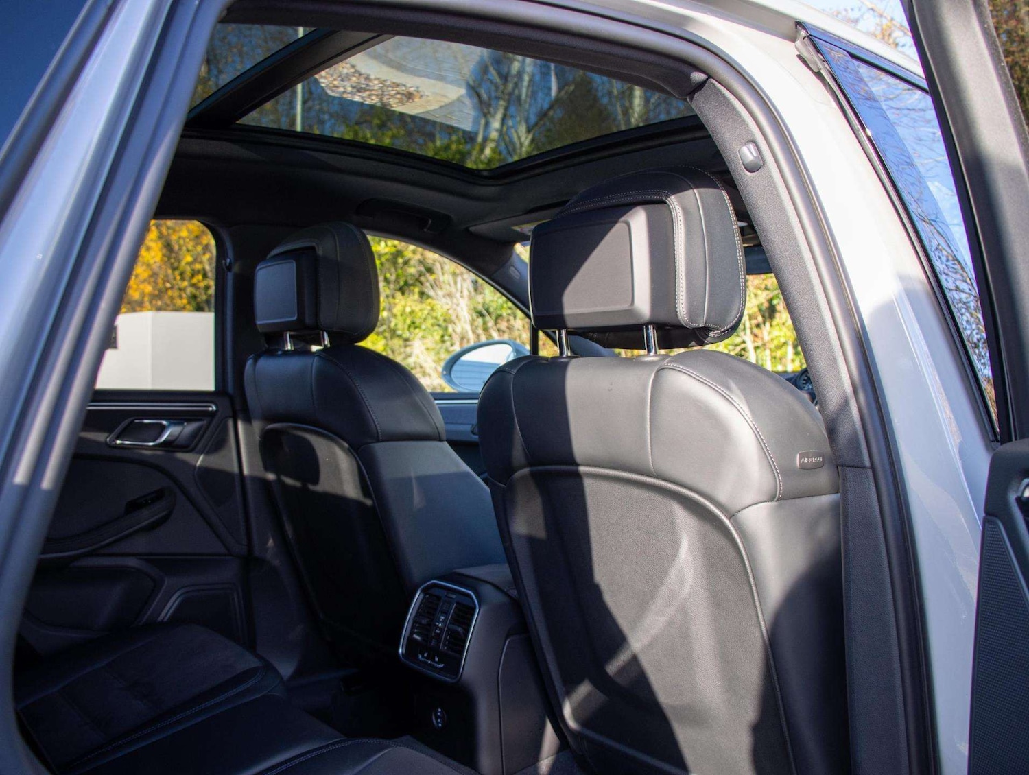 Used Porsche Macan 2023 for sale - 77000133: Photo 23