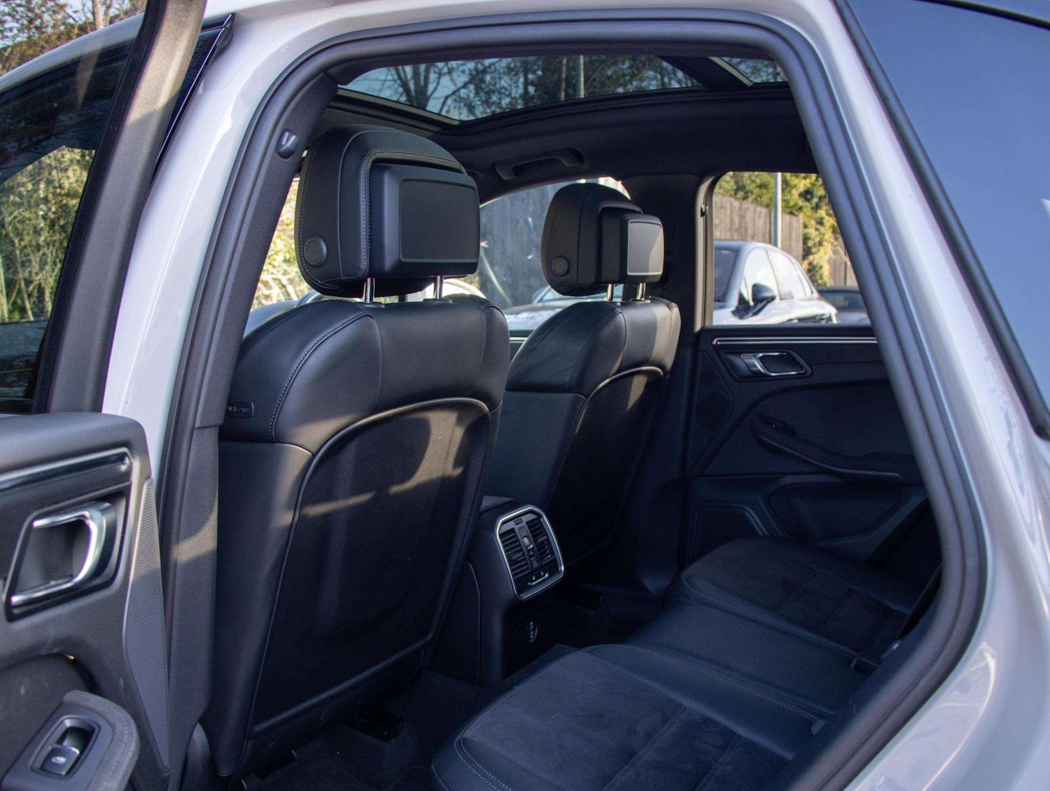 Used Porsche Macan 2023 for sale - 77000133: Photo 29