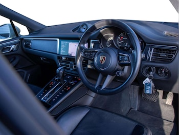 Used Porsche Macan 2023 for sale - 77000133: Photo