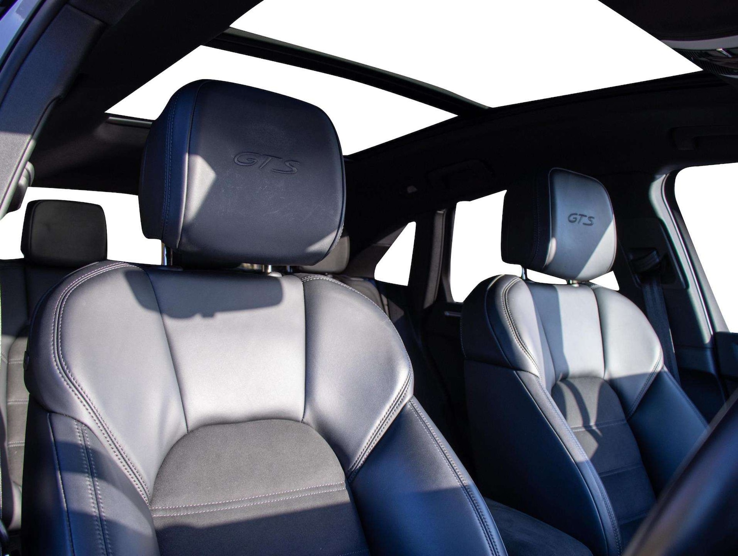 Used Porsche Macan 2023 for sale - 77000133: Photo 6