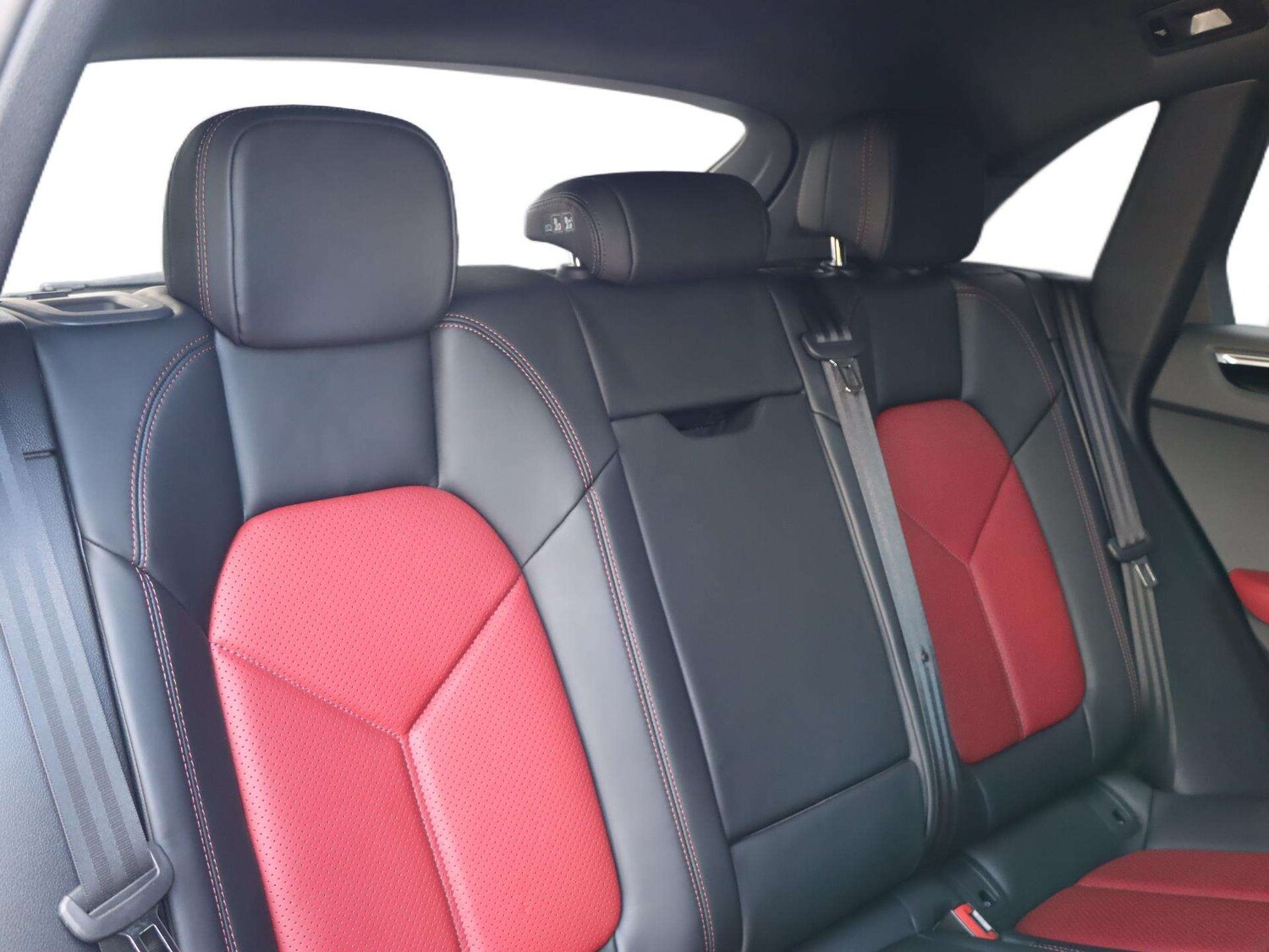 Used Porsche Macan 2024 for sale - 78118630: Photo 32