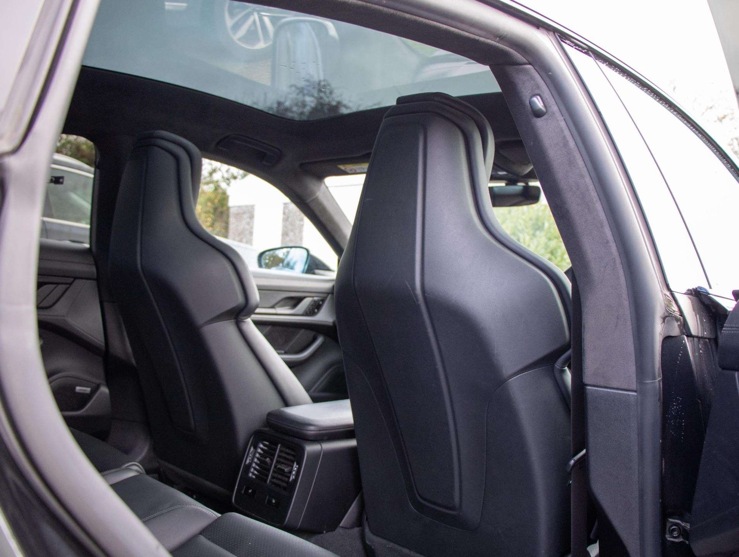 Used Porsche Taycan 2020 for sale - 76648867: Photo 23