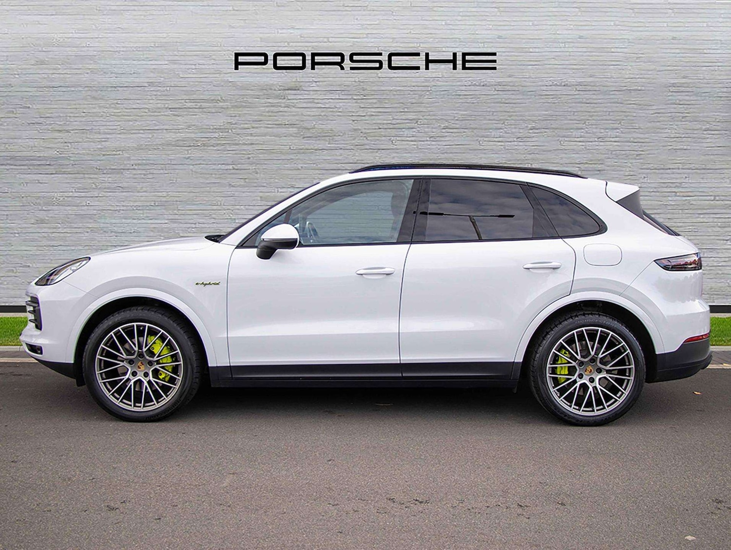 Used Porsche Cayenne 2023 for sale - 76564385: Photo 2