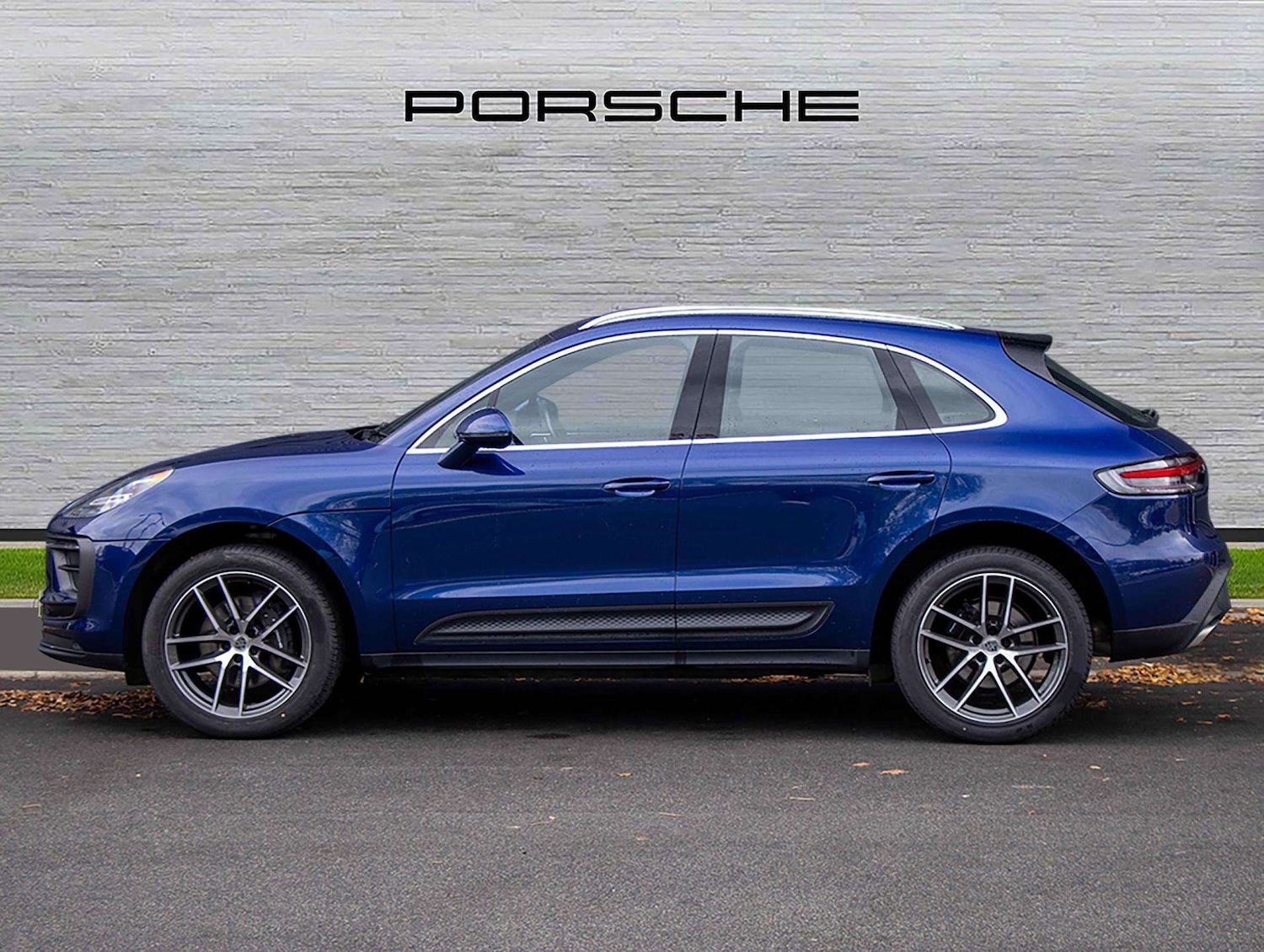 Used Porsche Macan 2022 for sale - 76564339: Photo 2