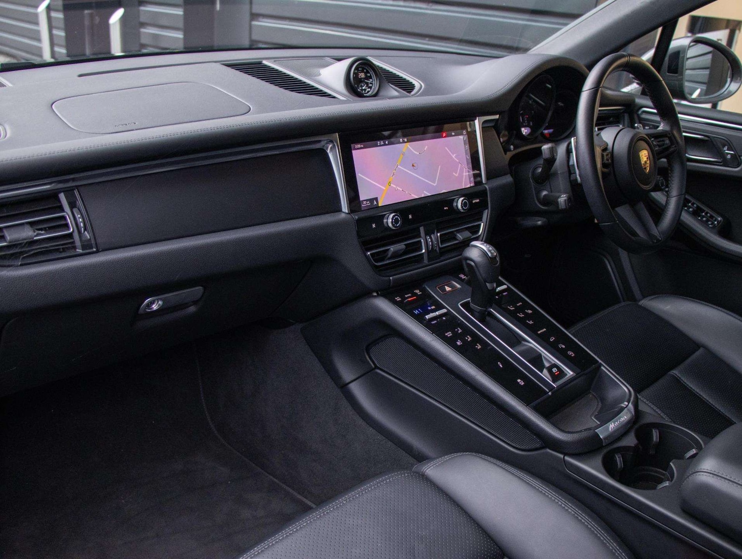 Used Porsche Macan 2023 for sale - 77219697: Photo 10