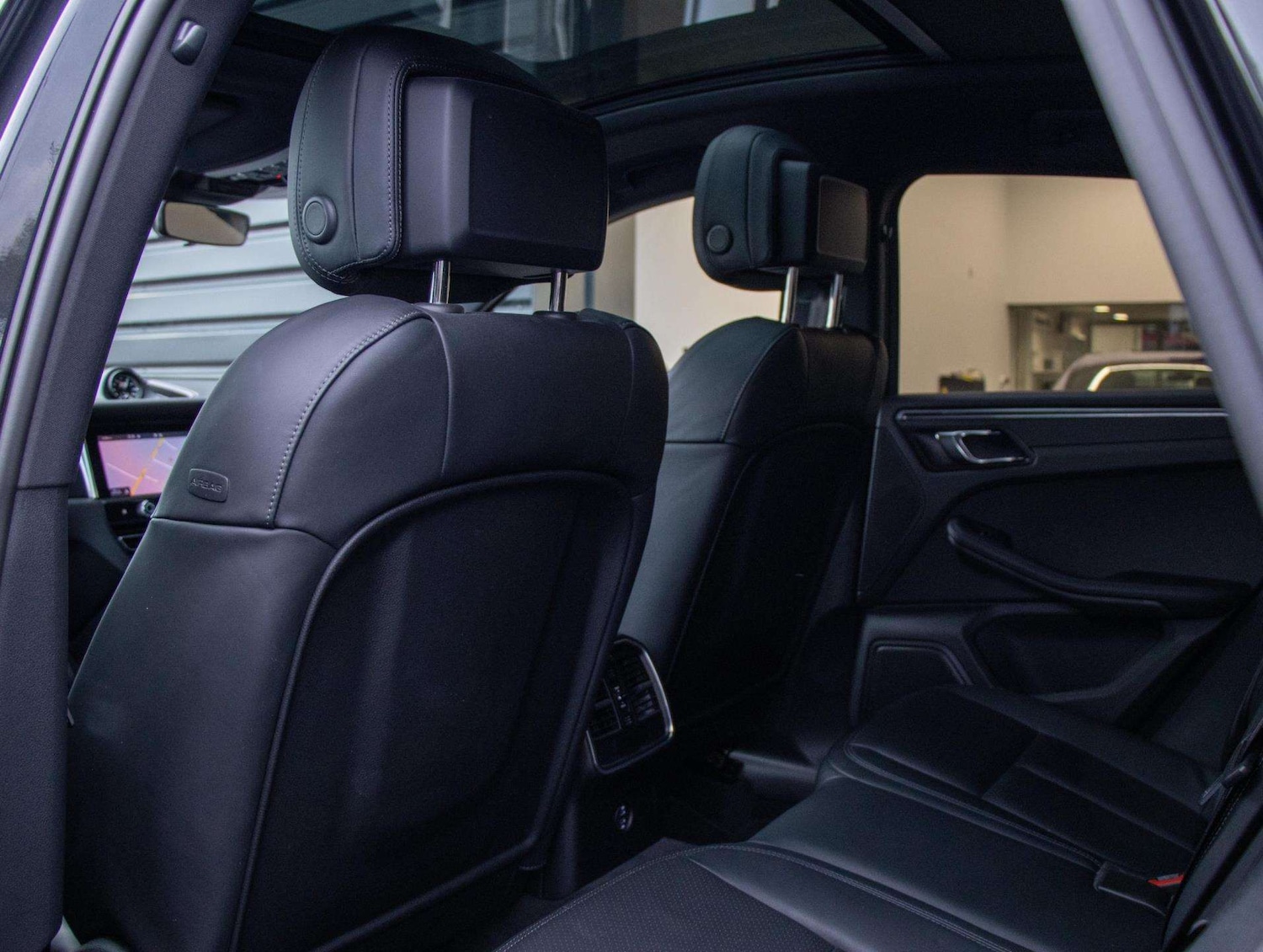 Used Porsche Macan 2023 for sale - 77219697: Photo 26