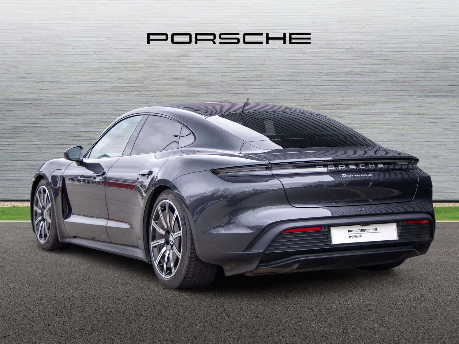 Used Porsche Taycan 2022 for sale - 78024076: Photo 2