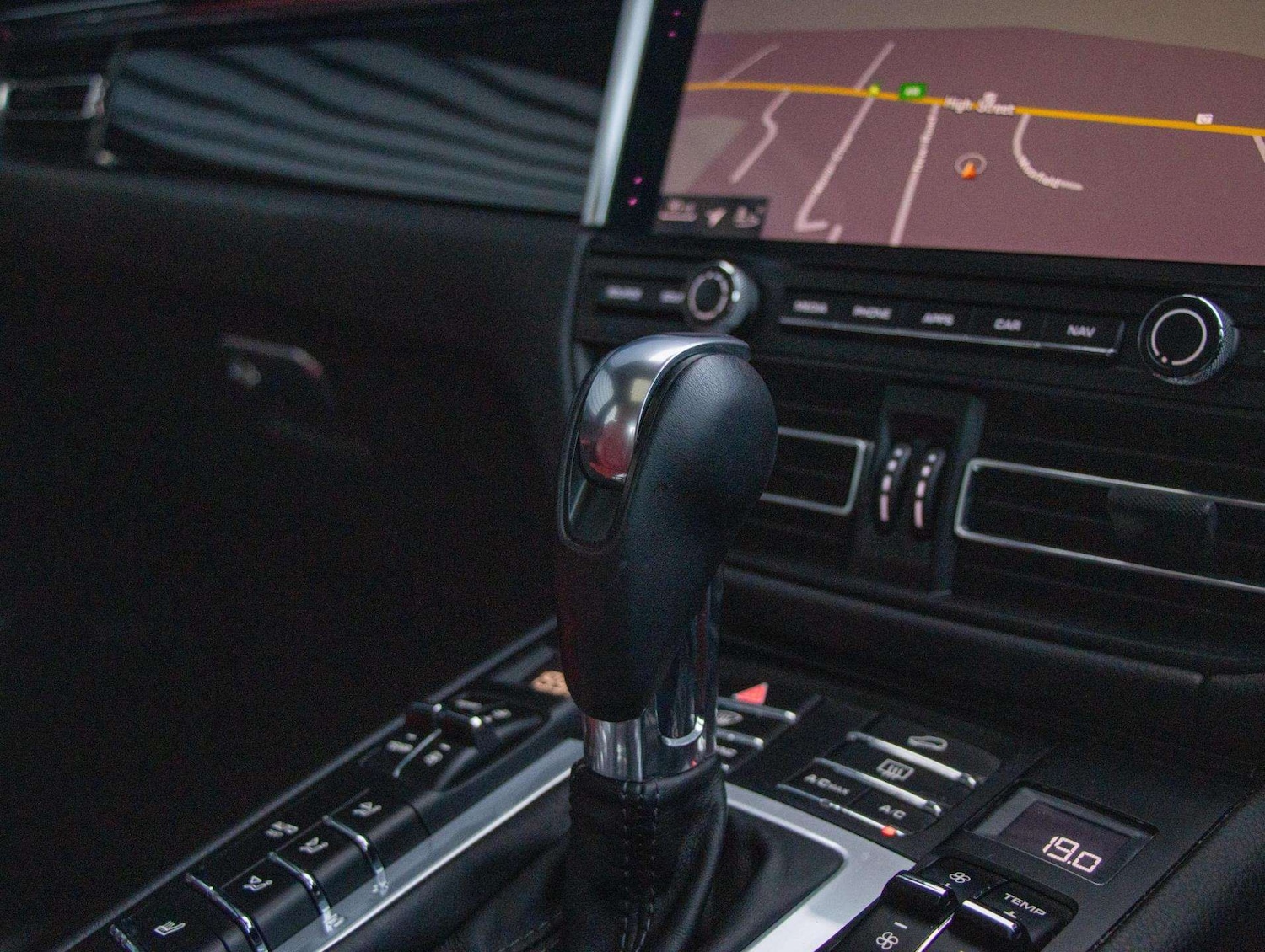 Used Porsche Macan 2020 for sale - 76929055: Photo 11