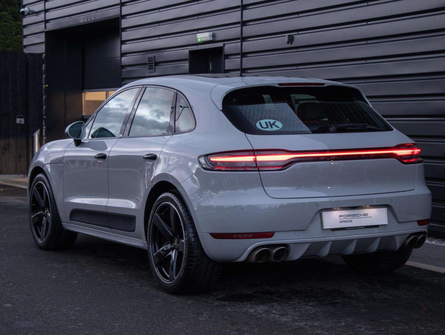 Used Porsche Macan 2020 for sale - 76929055: Photo 21