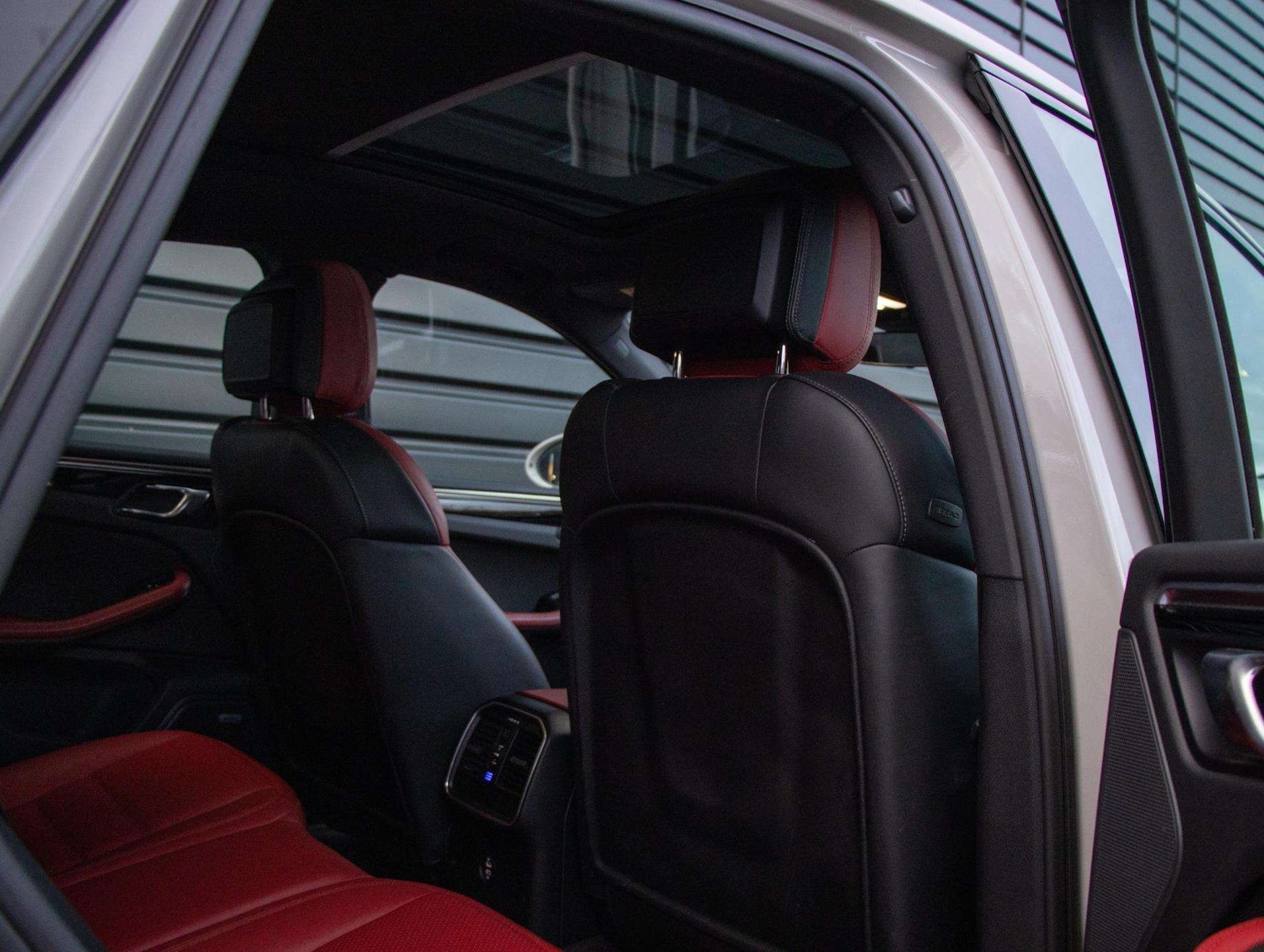 Used Porsche Macan 2020 for sale - 76929055: Photo 24