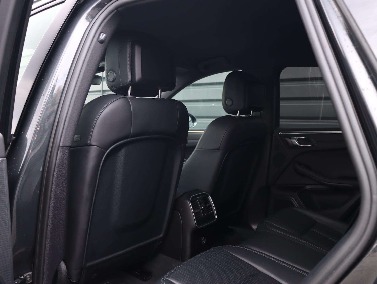 Used Porsche Macan 2022 for sale - 76875856: Photo 28