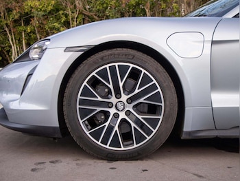 Used Porsche Taycan 2023 for sale - 77219781: Photo