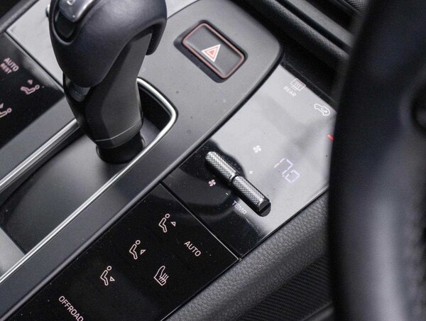 Used Porsche Macan 2023 for sale - 75405326: Photo 9