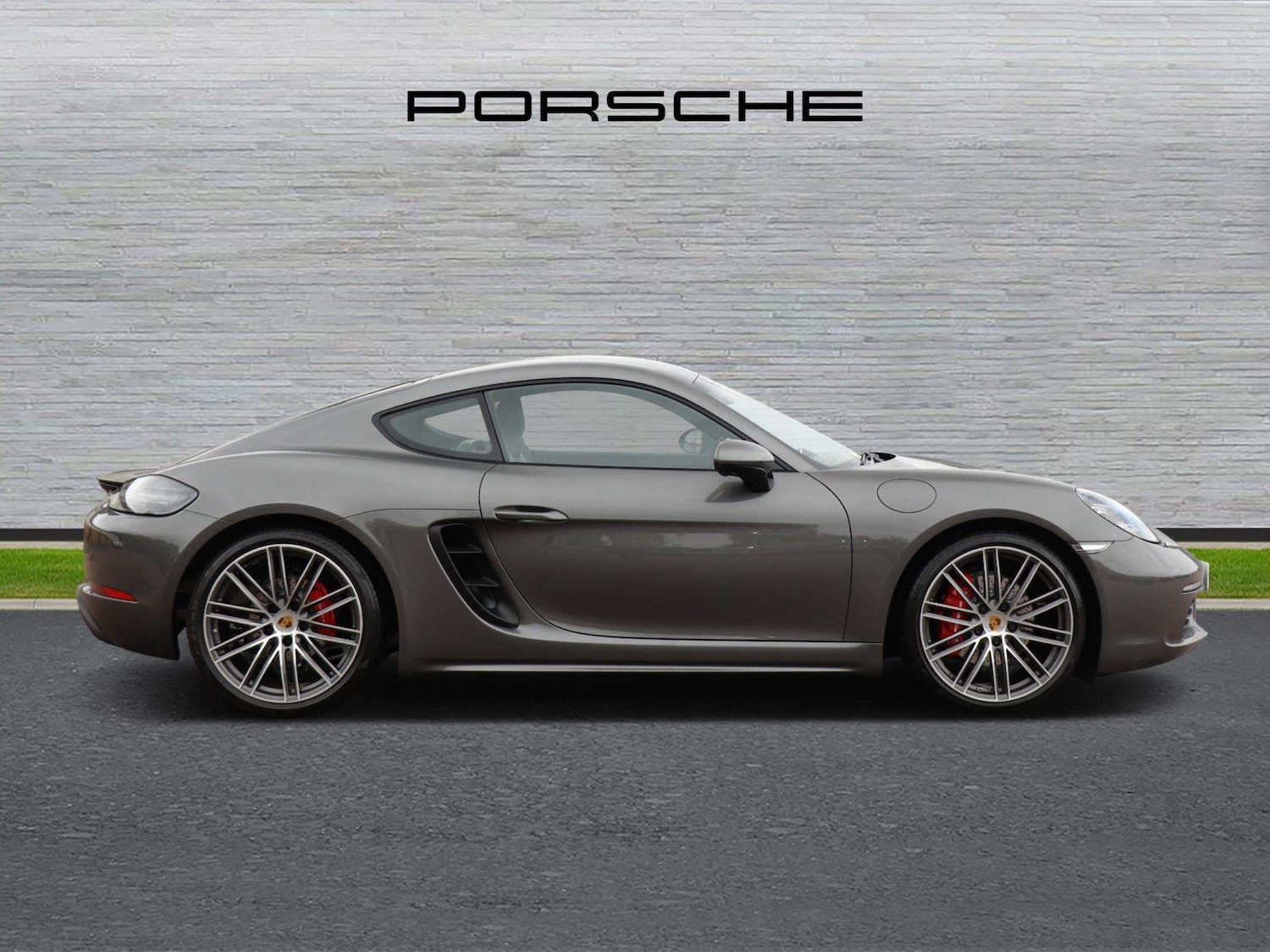 Used Porsche Cayman 2021 for sale - 76339654: Photo 2