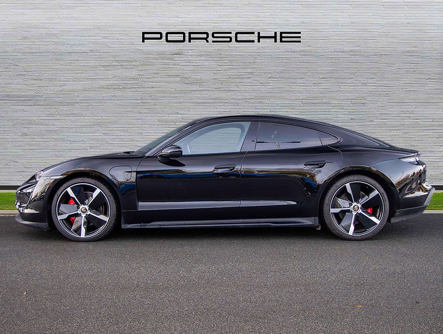 Used Porsche Taycan 2021 for sale - 76624657: Photo 2