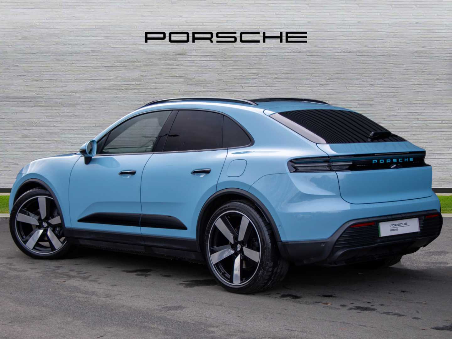 Used Porsche Macan 2024 for sale - 76636683: Photo 3