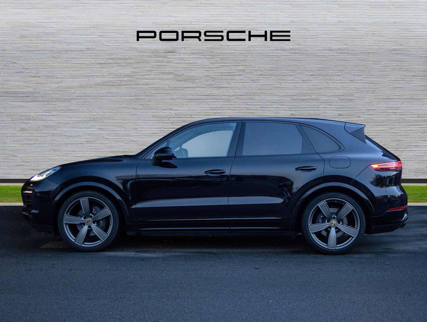 Used Porsche Cayenne for sale - 77000219: Photo 2