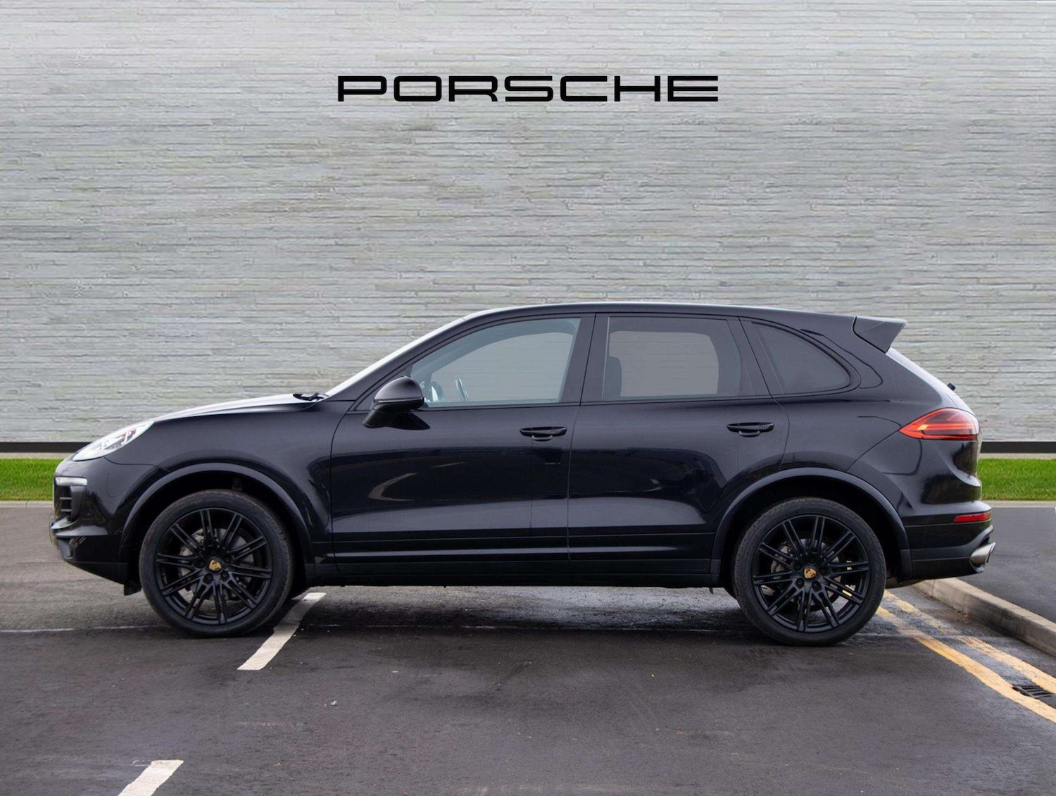 Used Porsche Cayenne 2017 for sale - 77158455: Photo 2