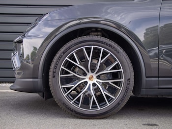 Used Porsche Macan 2025 for sale - 79028215: Photo