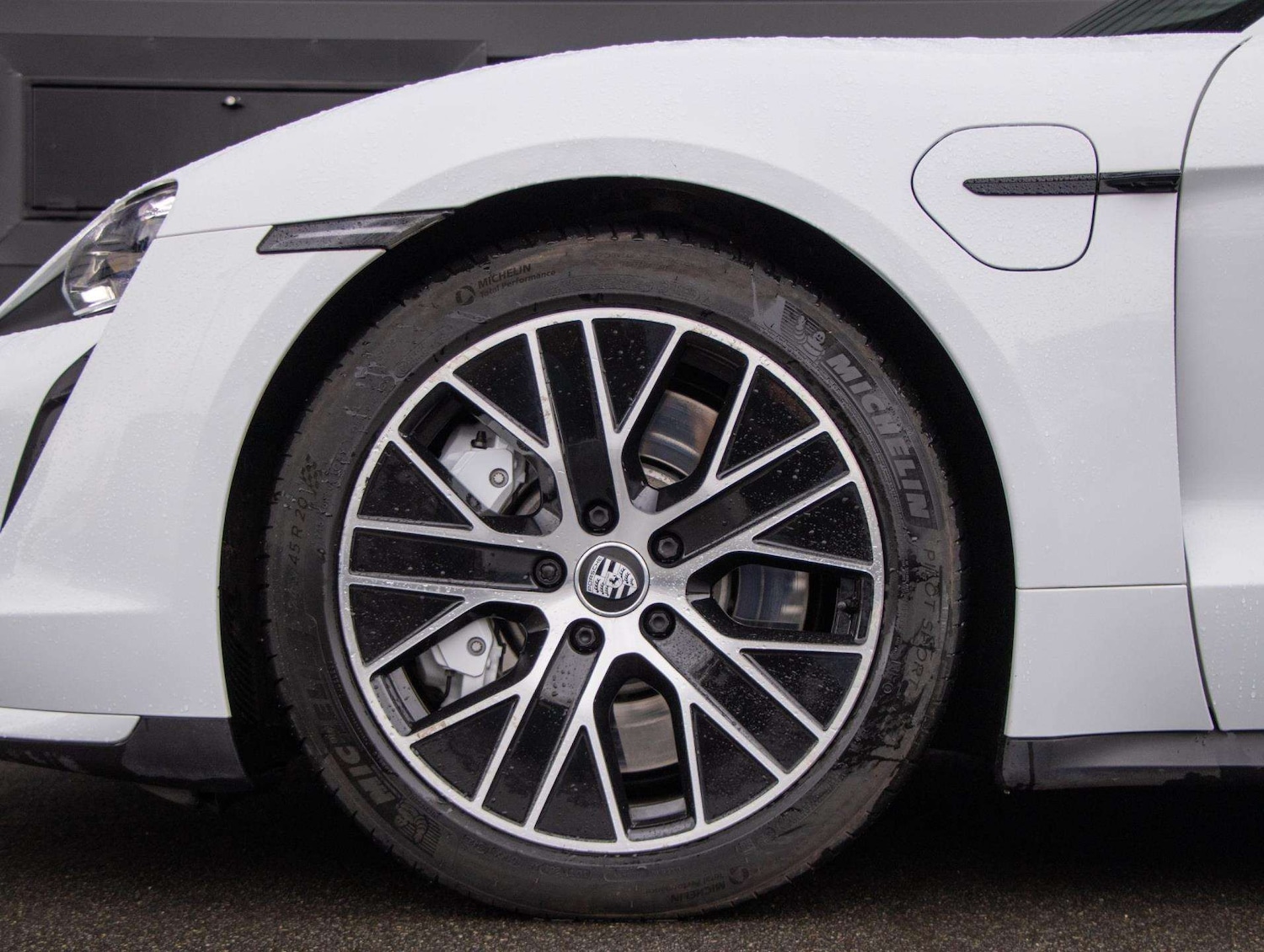 Used Porsche Taycan 2022 for sale - 77333866: Photo 4