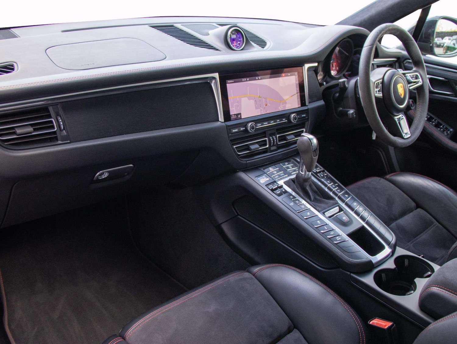 Used Porsche Macan 2021 for sale - 76624611: Photo 10