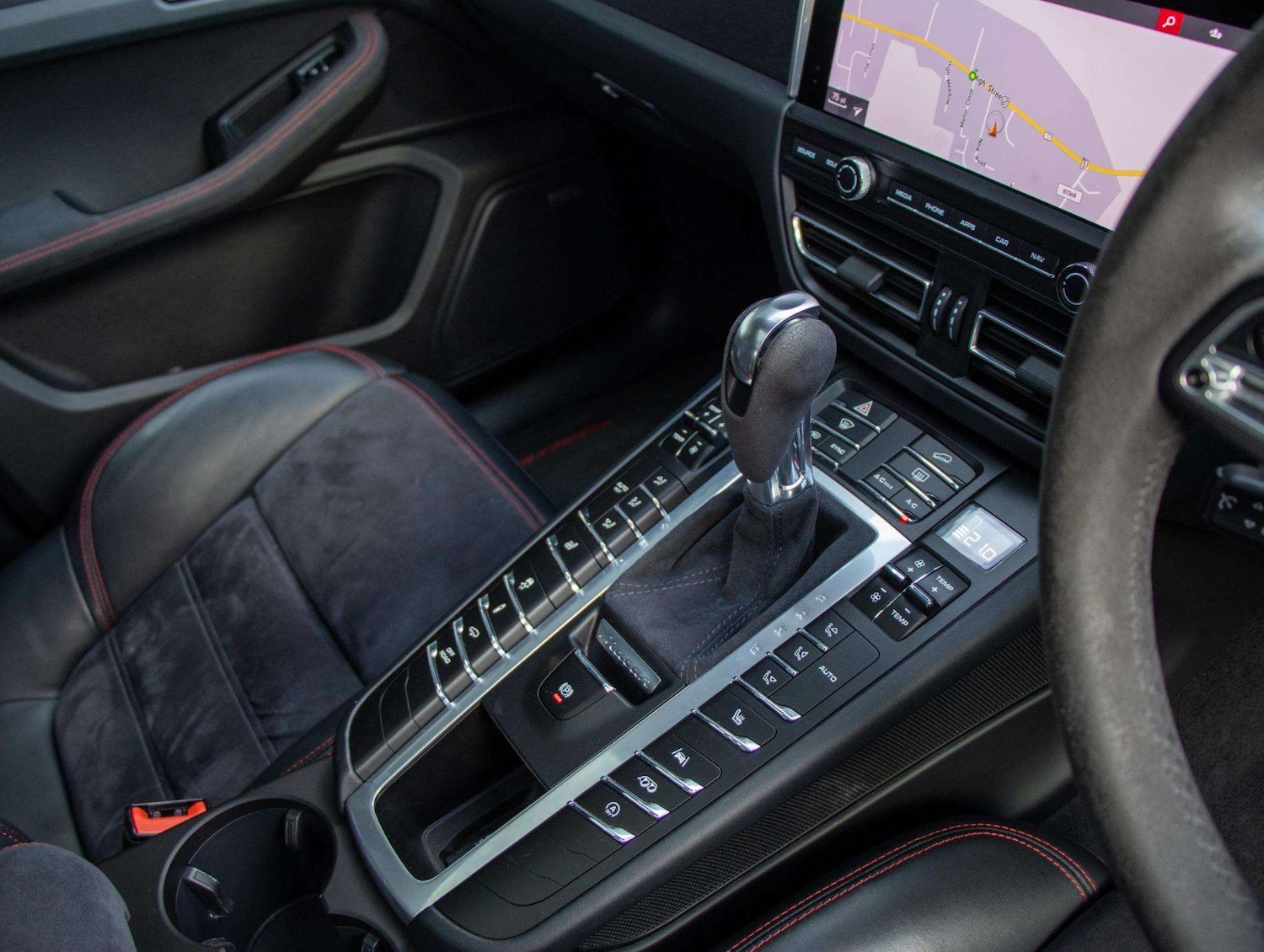 Used Porsche Macan 2021 for sale - 76624611: Photo 11