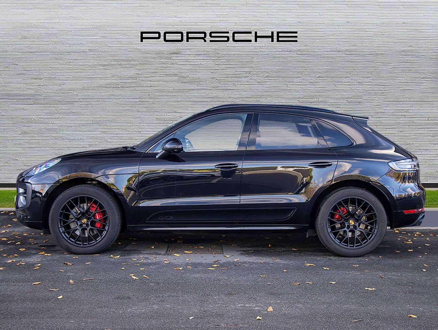 Used Porsche Macan 2021 for sale - 76624611: Photo 2