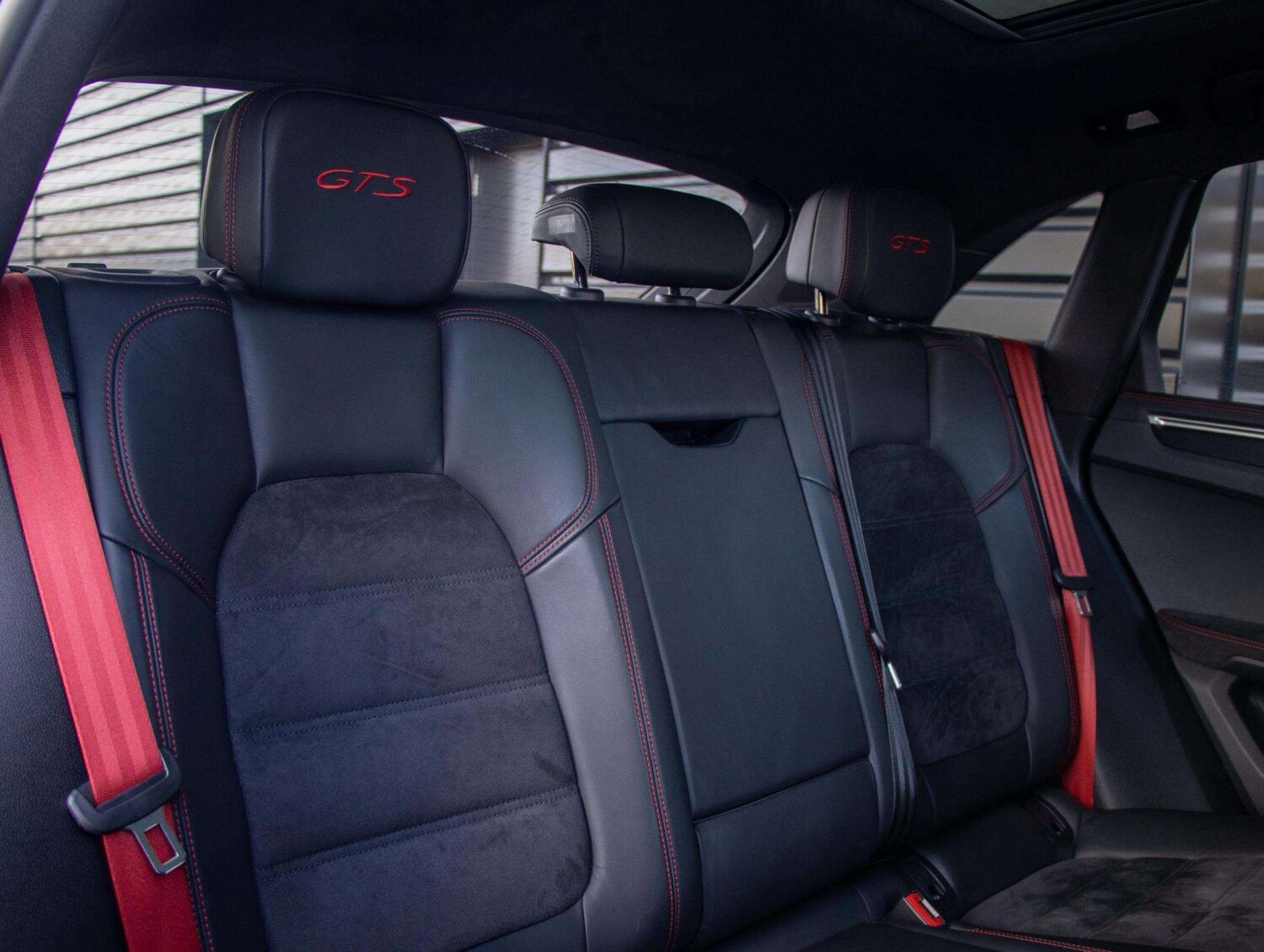 Used Porsche Macan 2021 for sale - 76624611: Photo 24