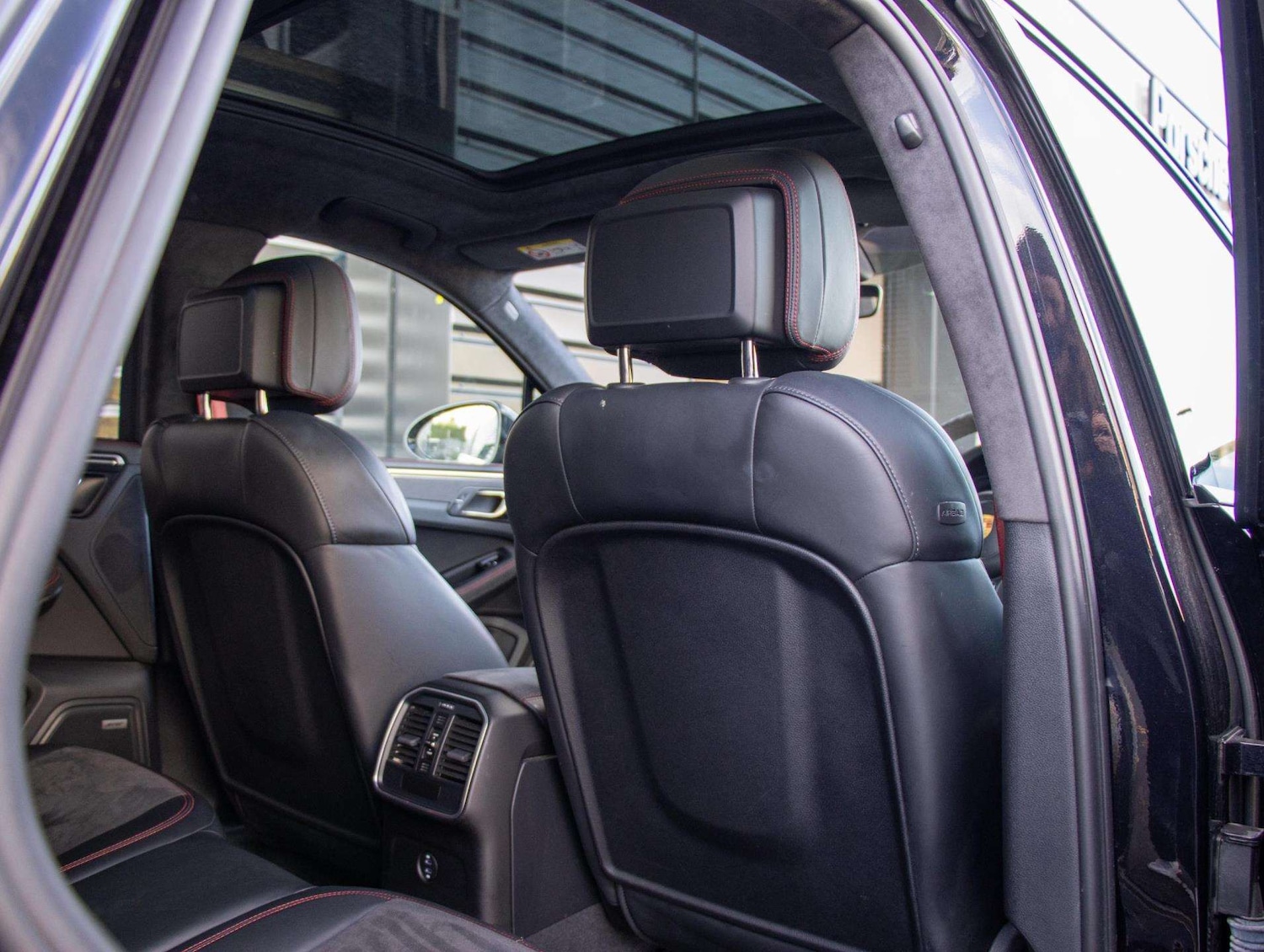 Used Porsche Macan 2021 for sale - 76624611: Photo 25