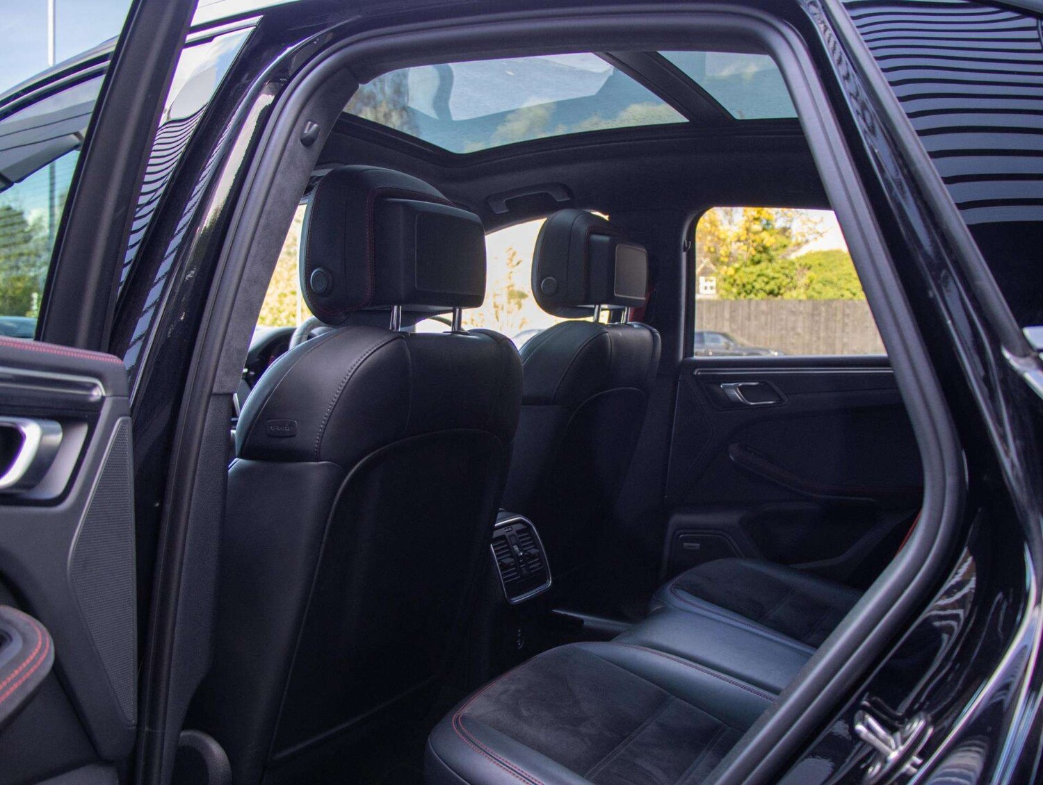 Used Porsche Macan 2021 for sale - 76624611: Photo 30