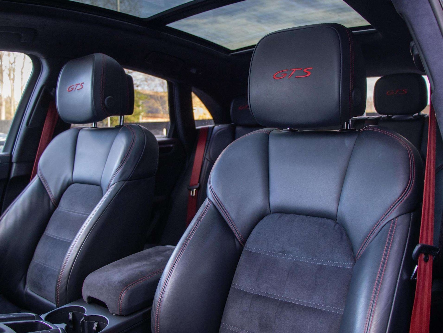 Used Porsche Macan 2021 for sale - 76624611: Photo 32