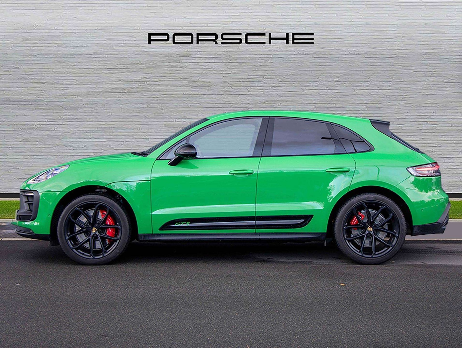 Used Porsche Macan 2022 for sale - 76421098: Photo 2