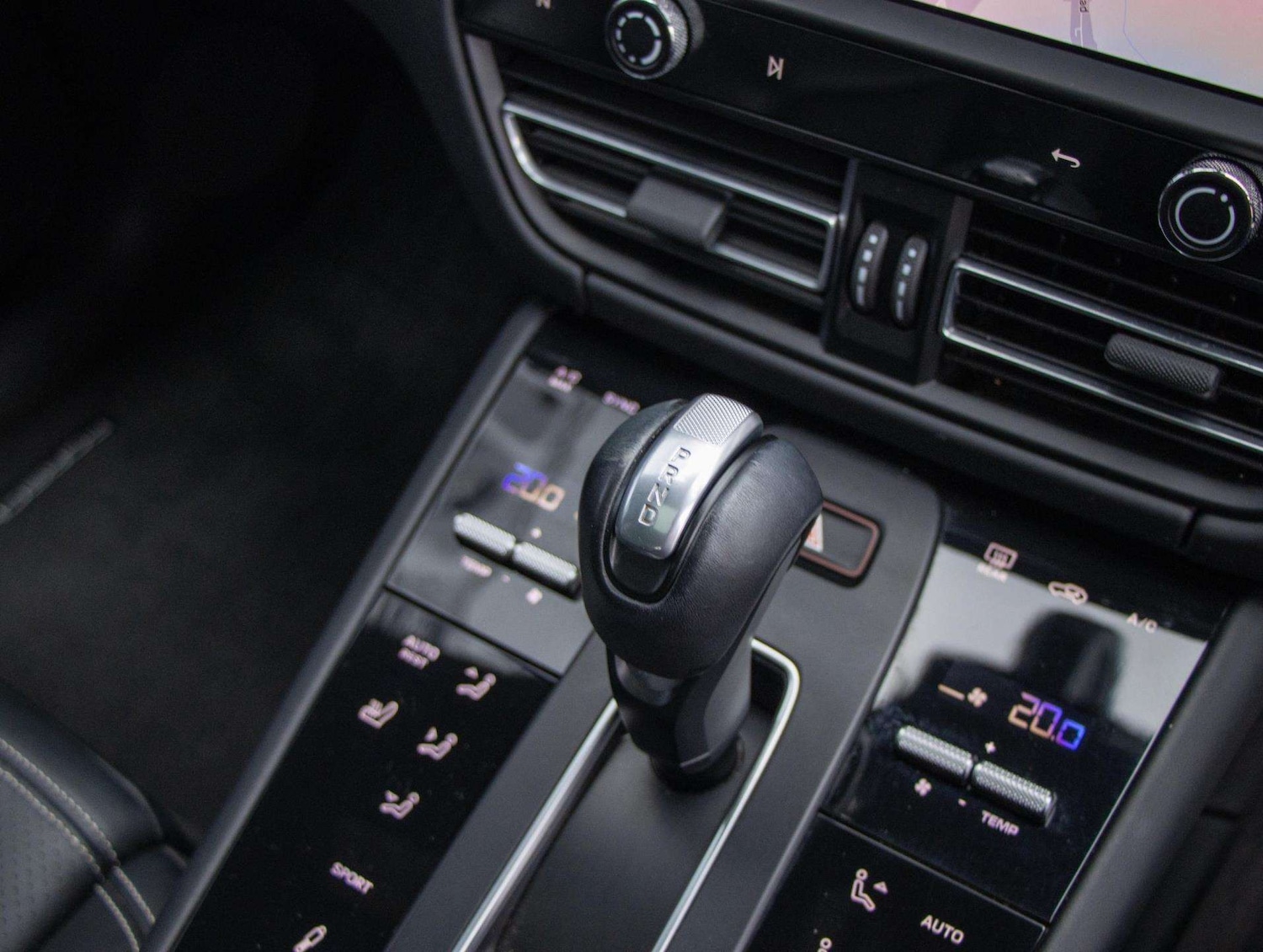 Used Porsche Macan 2023 for sale - 77011031: Photo 12