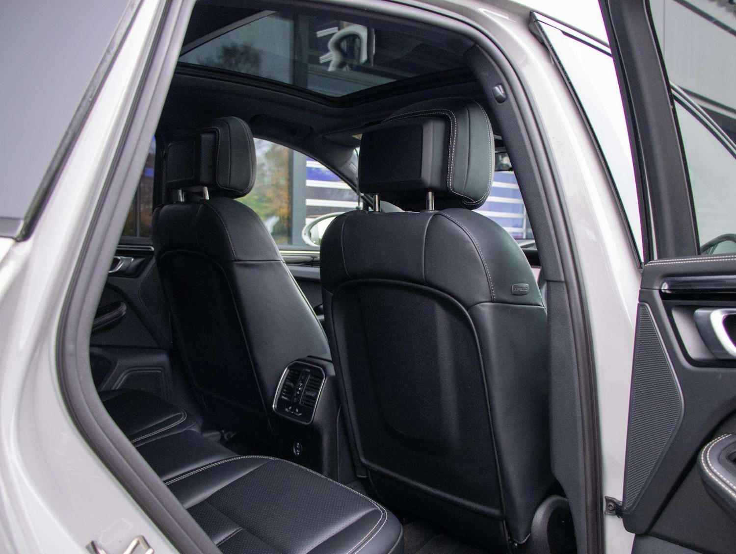 Used Porsche Macan 2023 for sale - 77011031: Photo 25