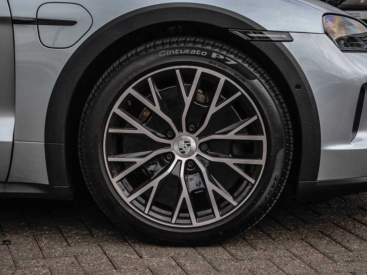 Used Porsche Taycan 2024 for sale - 77827297: Photo 5