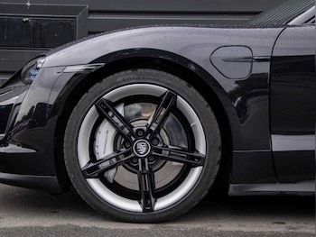 Used Porsche Taycan 2021 for sale - 75592329: Photo
