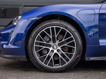 Used Porsche Taycan 2022 for sale - 76310739: Photo 3