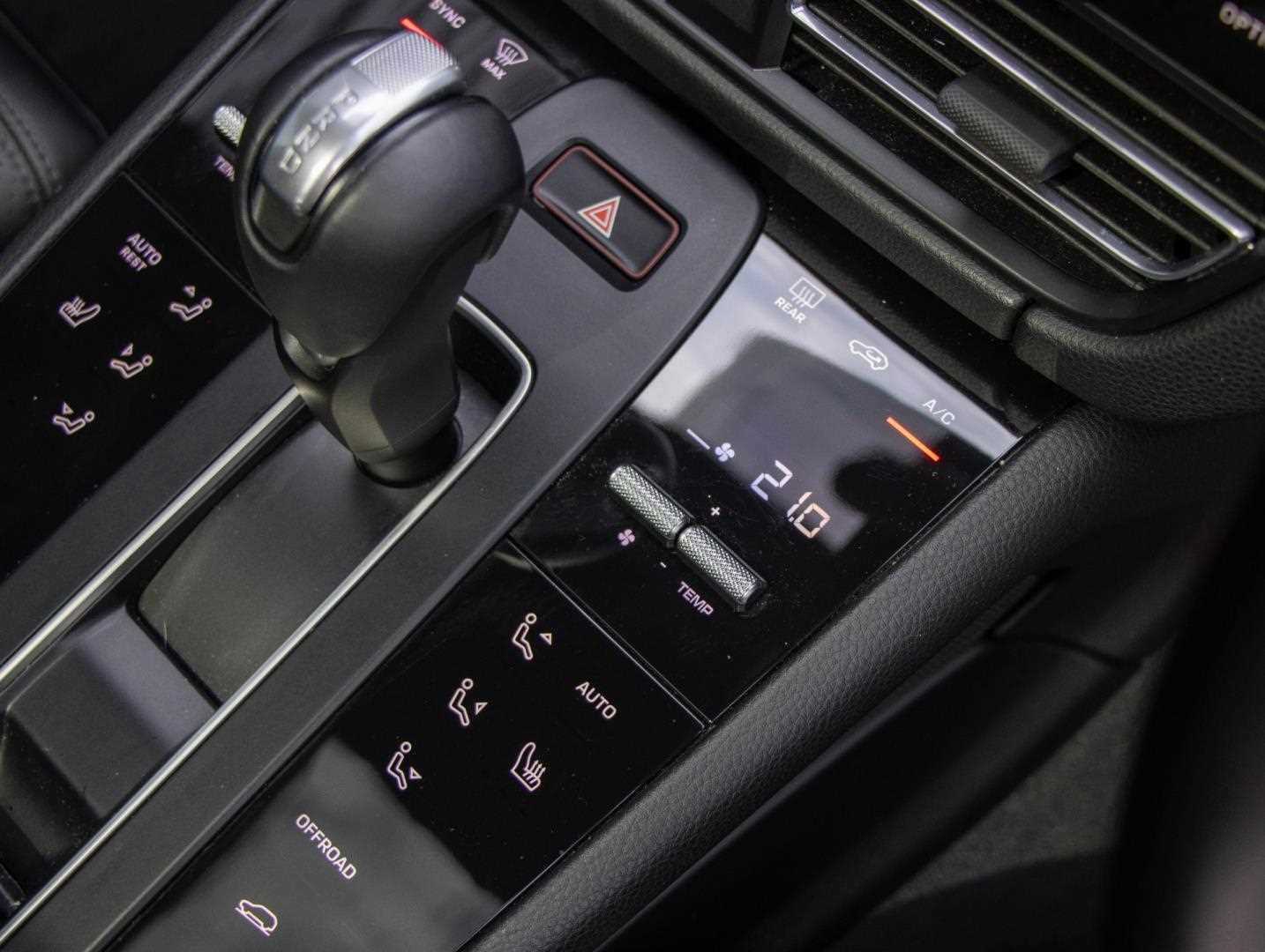 Used Porsche Macan 2023 for sale - 76351592: Photo 12