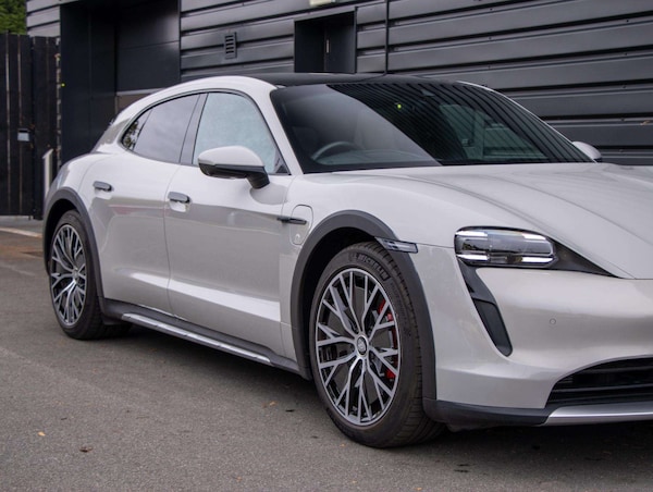 Used Porsche Taycan 2022 for sale - 76329143: Photo 17
