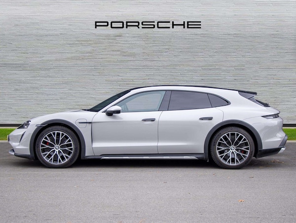 Used Porsche Taycan 2022 for sale - 76329143: Photo 2