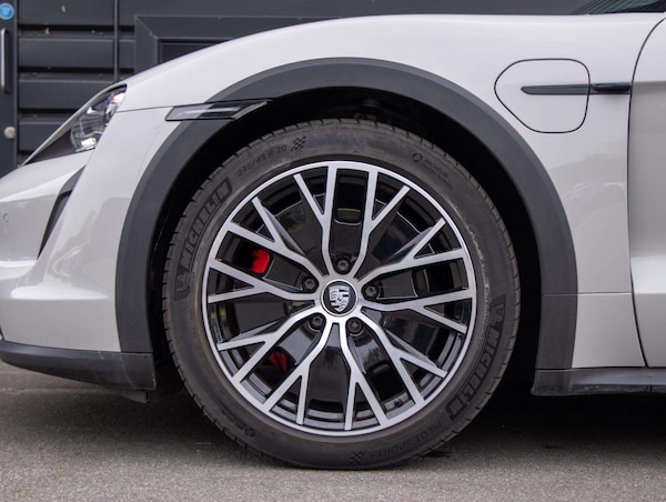 Used Porsche Taycan 2022 for sale - 76329143: Photo 4